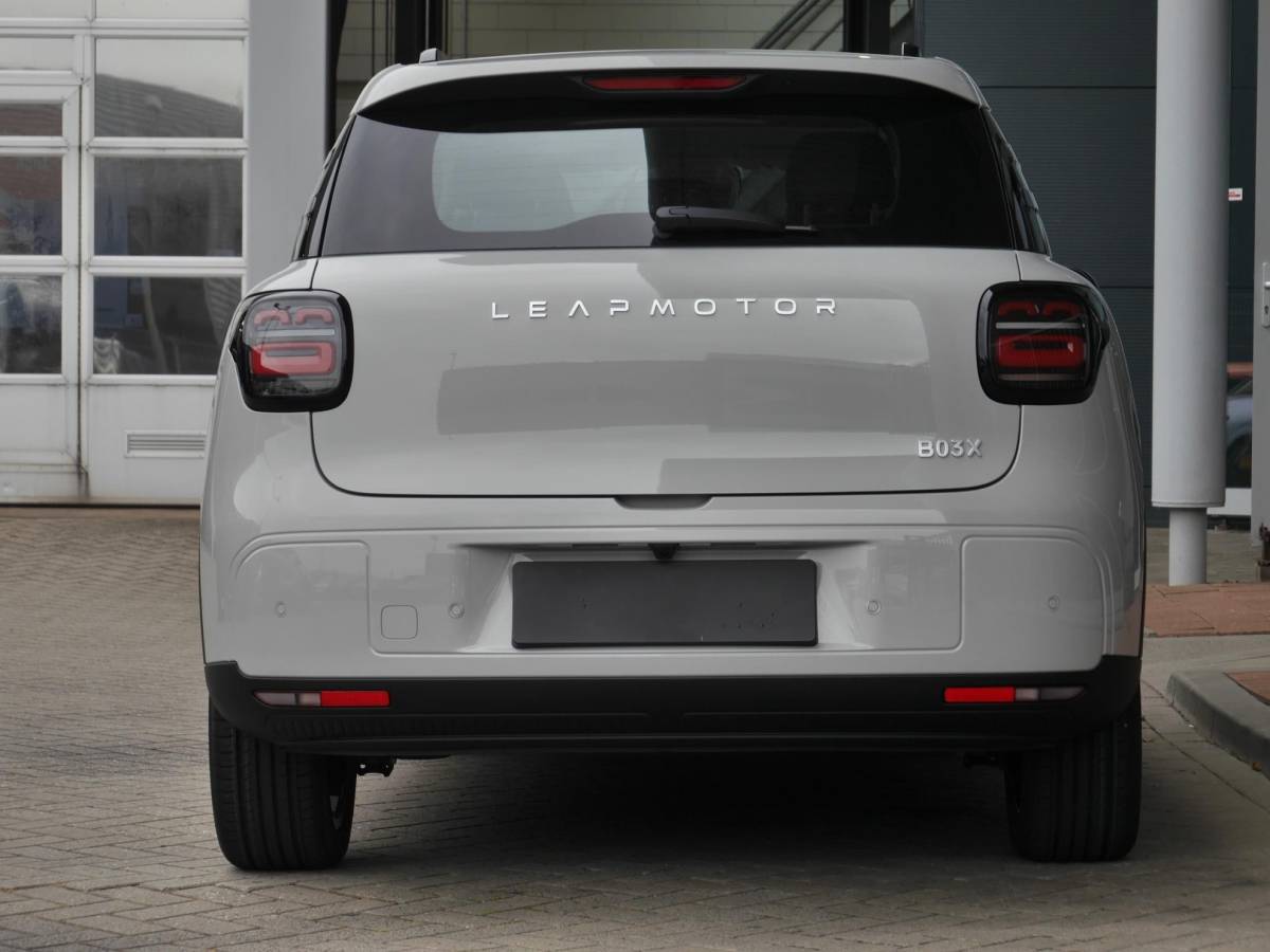 Leapmotor B03X Leapmotor B03X ProMax Design 53 kWh | Binnenkort leverbaar in deze kleur | | Hoge zit | Carplay | Camera | Navigatie | 18inch velgen | Parkeersensoren | LED Lampen |
