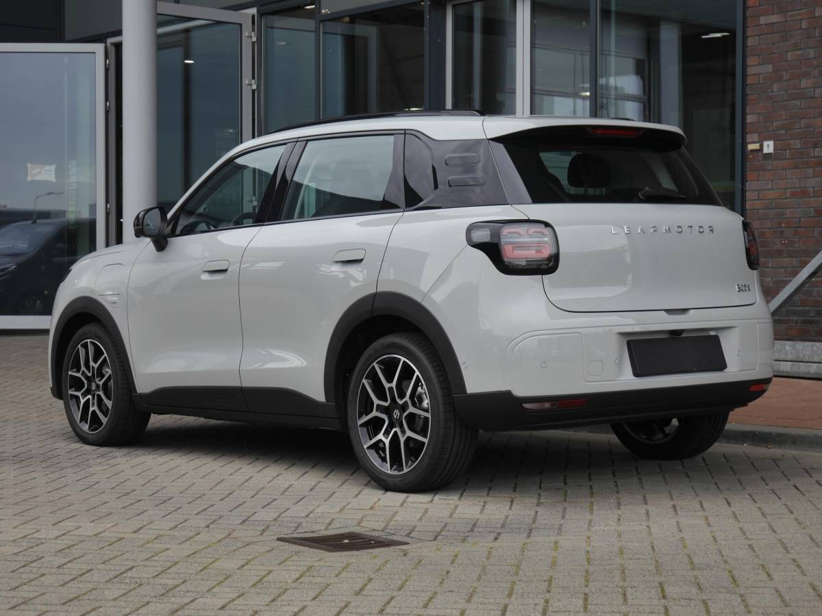 Leapmotor B03X Leapmotor B03X ProMax Design 53 kWh | Binnenkort leverbaar in deze kleur | | Hoge zit | Carplay | Camera | Navigatie | 18inch velgen | Parkeersensoren | LED Lampen |
