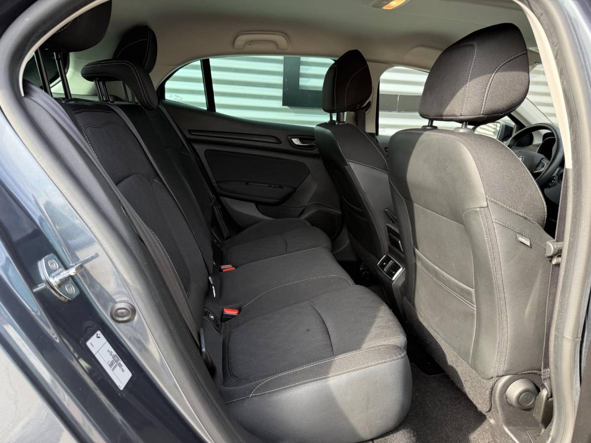 Renault Mégane Renault Mégane 1.3 TCe Limited 2e Eigenaar|Navi|Clima|Cruise|PDC|Trekhaak|N.A.P|APK tot 04-2027