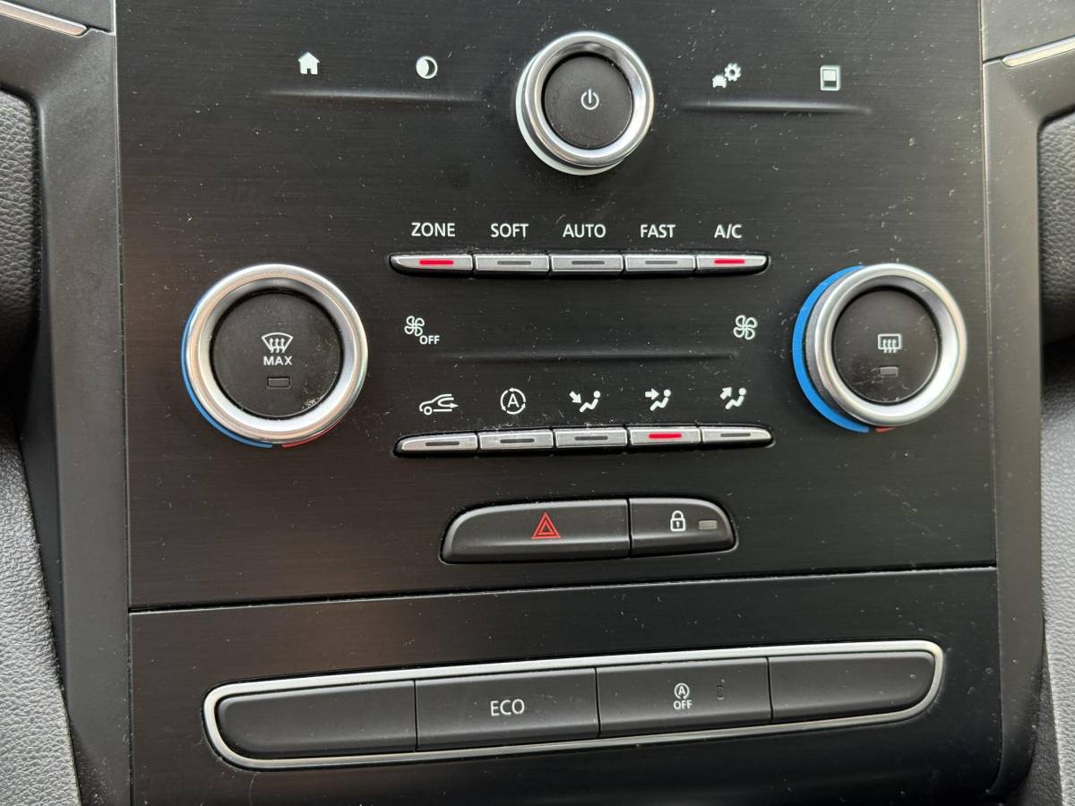 Renault Mégane Renault Mégane 1.3 TCe Limited 2e Eigenaar|Navi|Clima|Cruise|PDC|Trekhaak|N.A.P|APK tot 04-2027