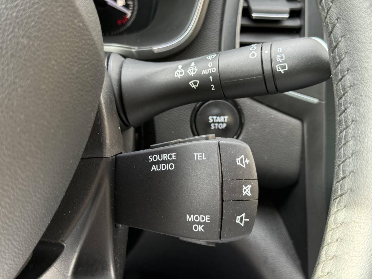 Renault Mégane Renault Mégane 1.3 TCe Limited 2e Eigenaar|Navi|Clima|Cruise|PDC|Trekhaak|N.A.P|APK tot 04-2027