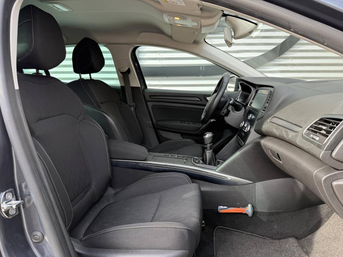 Renault Mégane Renault Mégane 1.3 TCe Limited 2e Eigenaar|Navi|Clima|Cruise|PDC|Trekhaak|N.A.P|APK tot 04-2027
