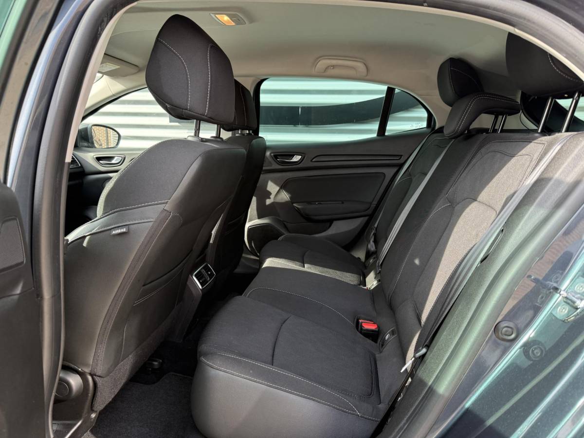 Renault Mégane Renault Mégane 1.3 TCe Limited 2e Eigenaar|Navi|Clima|Cruise|PDC|Trekhaak|N.A.P|APK tot 04-2027