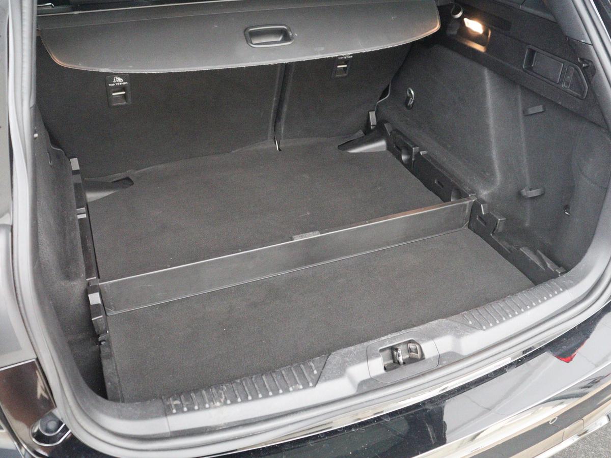 Ford Focus Ford Focus Wagon 1.5 EcoBoost ST Line Business | Bang & Olufsen | Cruise control | Navigatie | Bluetooth | Park assist | Climate control | Trekhaak