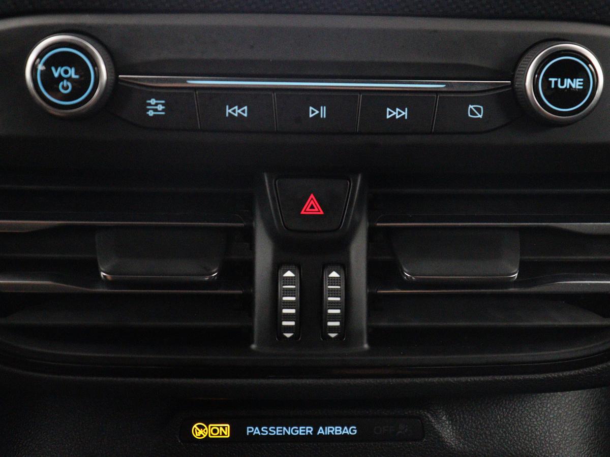 Ford Focus Ford Focus Wagon 1.5 EcoBoost ST Line Business | Bang & Olufsen | Cruise control | Navigatie | Bluetooth | Park assist | Climate control | Trekhaak