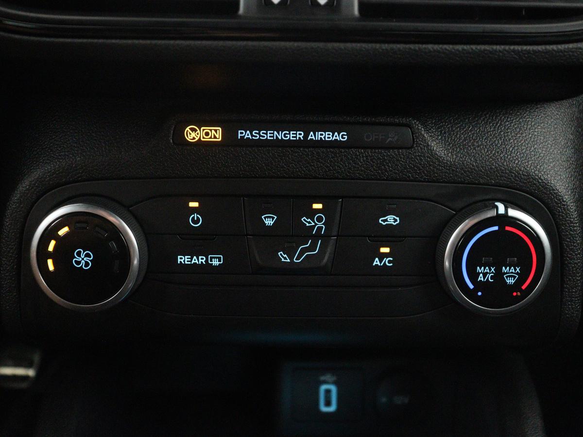 Ford Focus Ford Focus Wagon 1.5 EcoBoost ST Line Business | Bang & Olufsen | Cruise control | Navigatie | Bluetooth | Park assist | Climate control | Trekhaak