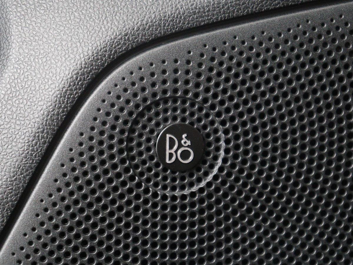 Ford Focus Ford Focus Wagon 1.5 EcoBoost ST Line Business | Bang & Olufsen | Cruise control | Navigatie | Bluetooth | Park assist | Climate control | Trekhaak