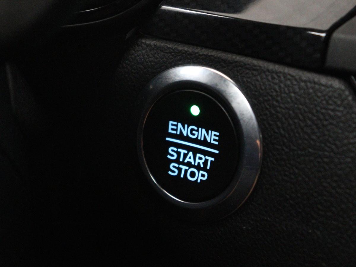 Ford Focus Ford Focus Wagon 1.5 EcoBoost ST Line Business | Bang & Olufsen | Cruise control | Navigatie | Bluetooth | Park assist | Climate control | Trekhaak