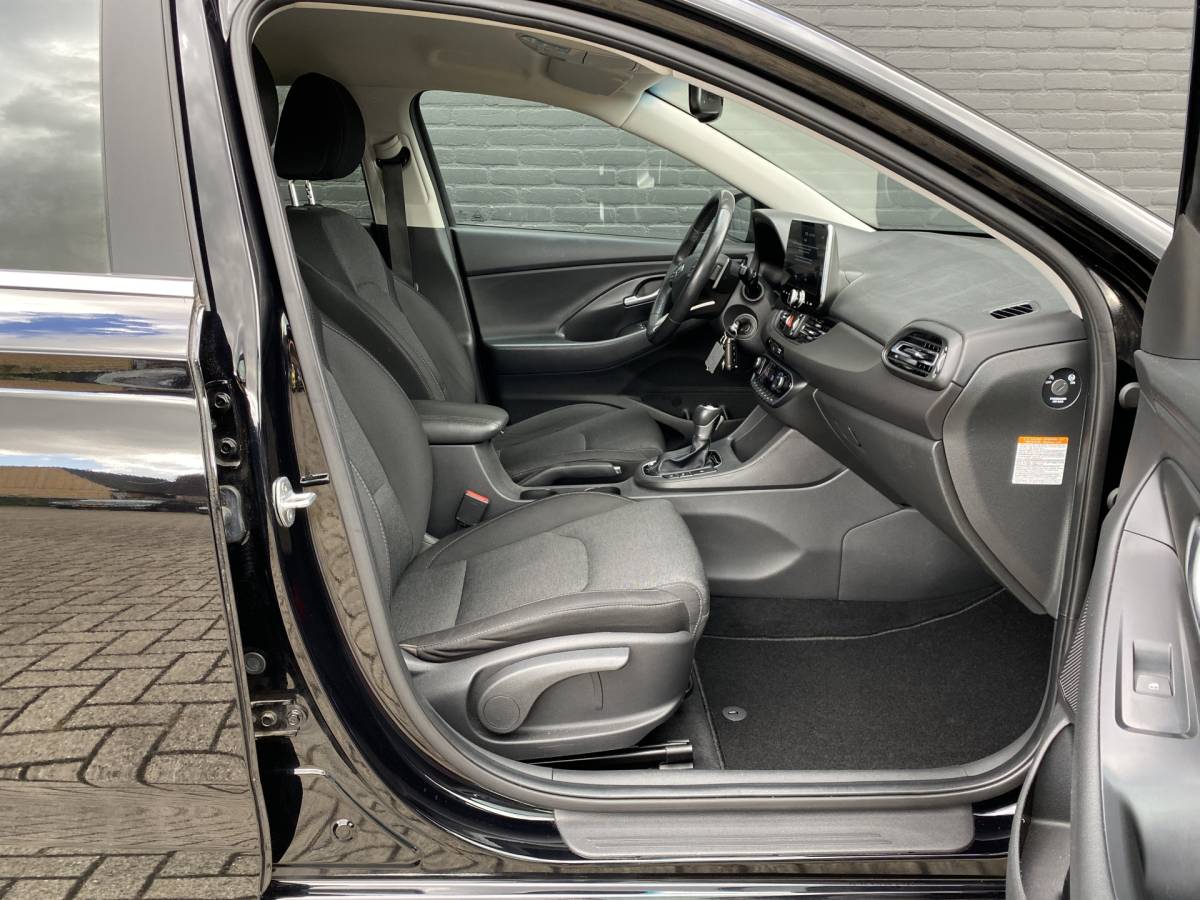 Hyundai i30 Hyundai i30 Wagon 1.5 T-GDi  MHEV 160 pk Comfort Smart AUT. | navigatie | stoel-/stuurverw. | camera | trekhaak | parkeersensoren