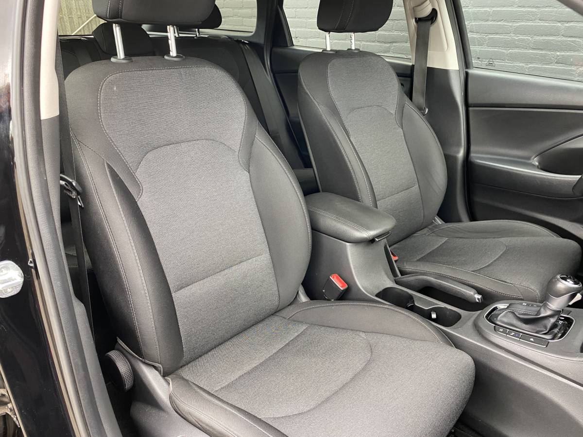 Hyundai i30 Hyundai i30 Wagon 1.5 T-GDi  MHEV 160 pk Comfort Smart AUT. | navigatie | stoel-/stuurverw. | camera | trekhaak | parkeersensoren