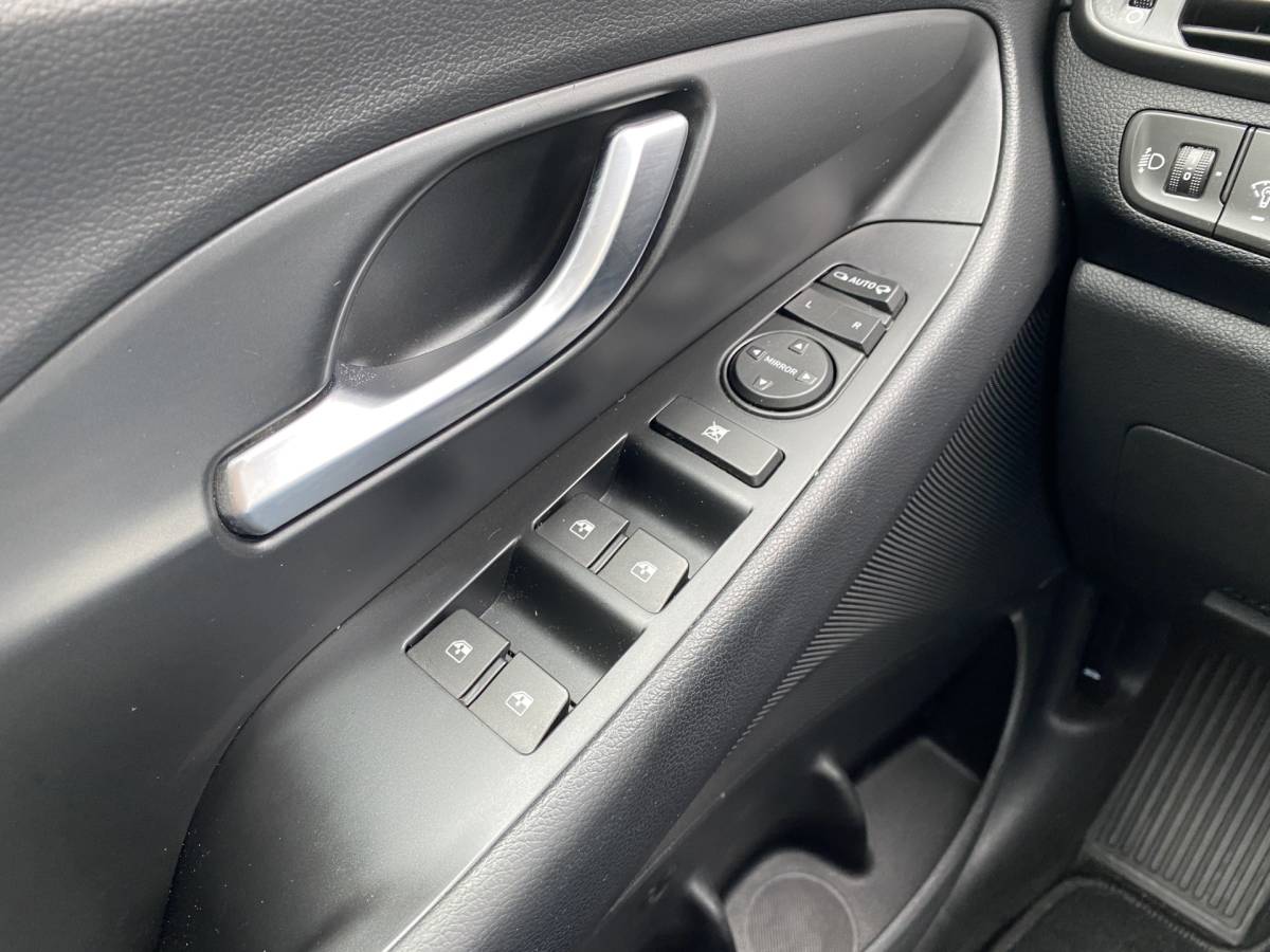 Hyundai i30 Hyundai i30 Wagon 1.5 T-GDi  MHEV 160 pk Comfort Smart AUT. | navigatie | stoel-/stuurverw. | camera | trekhaak | parkeersensoren