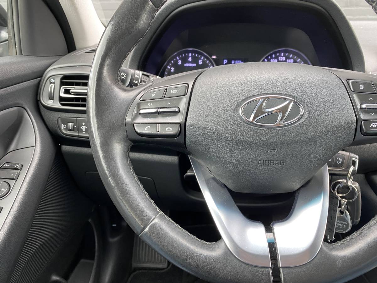 Hyundai i30 Hyundai i30 Wagon 1.5 T-GDi  MHEV 160 pk Comfort Smart AUT. | navigatie | stoel-/stuurverw. | camera | trekhaak | parkeersensoren