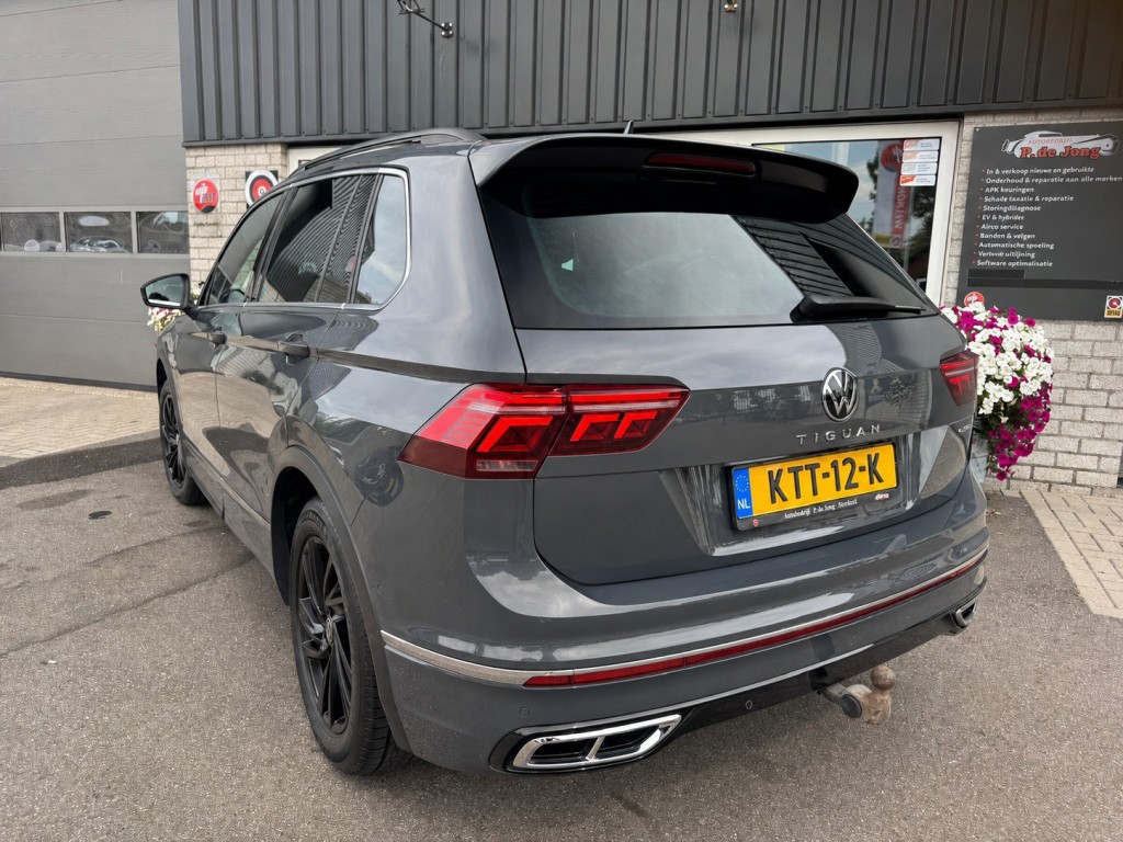 Volkswagen Tiguan Volkswagen Tiguan 1.4 TSI e-Hybrid R-line 245pk Trekhaak 360 Camera Stuur, Stoelverwarming HUD
