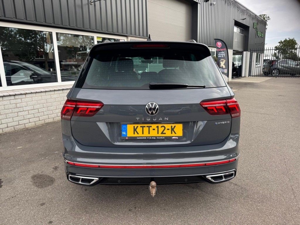 Volkswagen Tiguan Volkswagen Tiguan 1.4 TSI e-Hybrid R-line 245pk Trekhaak 360 Camera Stuur, Stoelverwarming HUD
