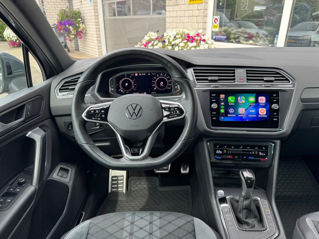 Volkswagen Tiguan Volkswagen Tiguan 1.4 TSI e-Hybrid R-line 245pk Trekhaak 360 Camera Stuur, Stoelverwarming HUD