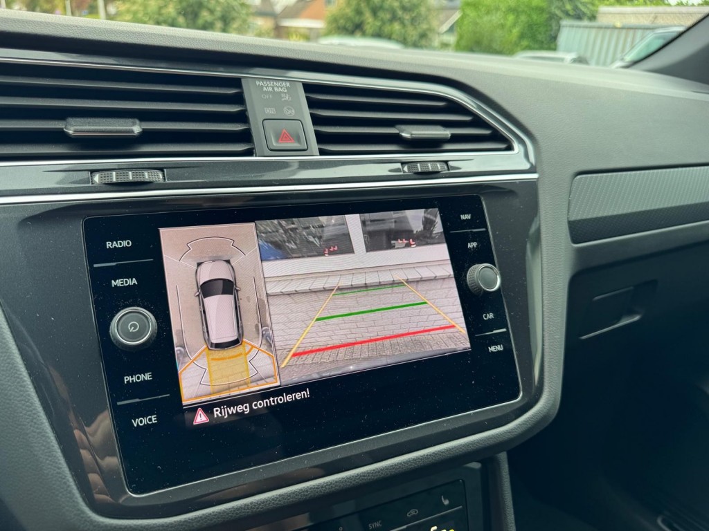 Volkswagen Tiguan Volkswagen Tiguan 1.4 TSI e-Hybrid R-line 245pk Trekhaak 360 Camera Stuur, Stoelverwarming HUD