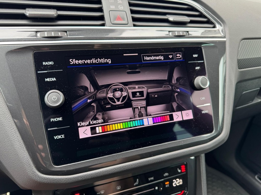 Volkswagen Tiguan Volkswagen Tiguan 1.4 TSI e-Hybrid R-line 245pk Trekhaak 360 Camera Stuur, Stoelverwarming HUD