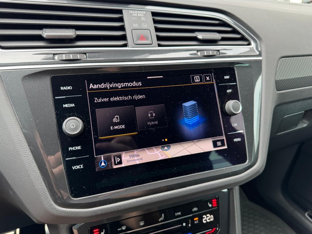 Volkswagen Tiguan Volkswagen Tiguan 1.4 TSI e-Hybrid R-line 245pk Trekhaak 360 Camera Stuur, Stoelverwarming HUD