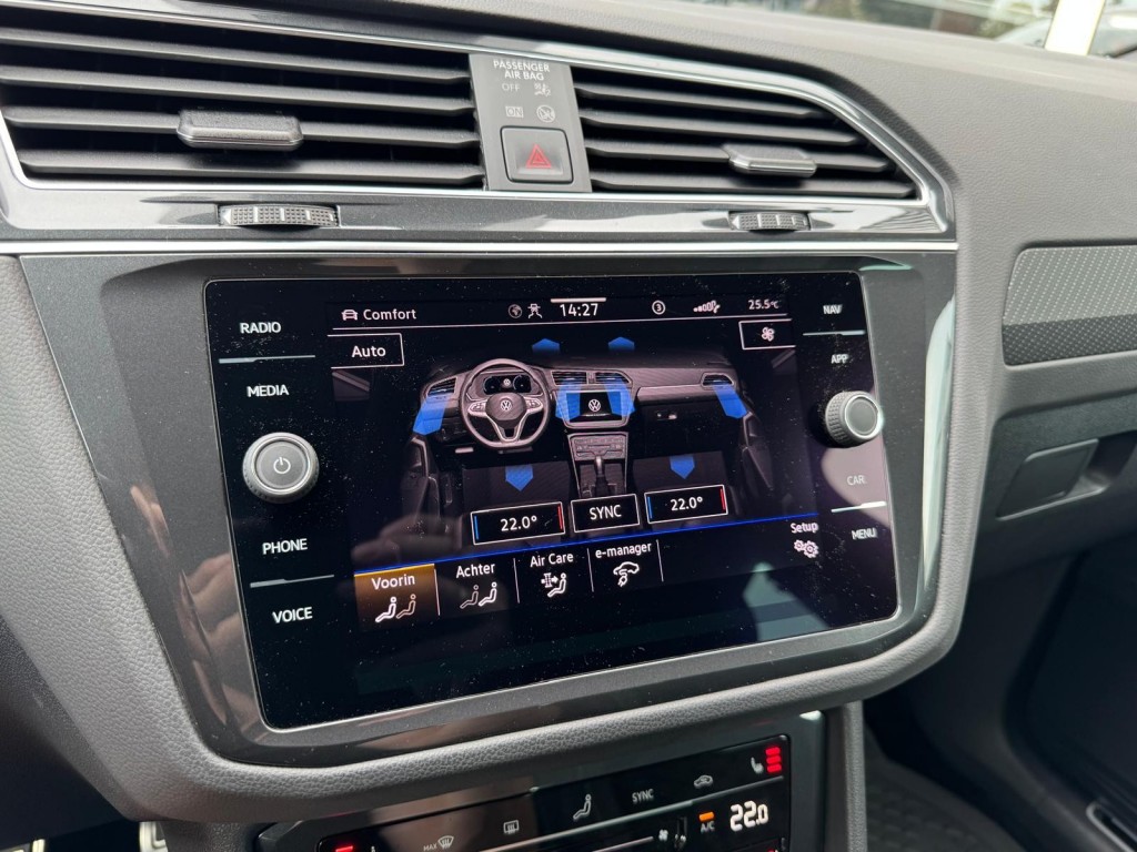 Volkswagen Tiguan Volkswagen Tiguan 1.4 TSI e-Hybrid R-line 245pk Trekhaak 360 Camera Stuur, Stoelverwarming HUD
