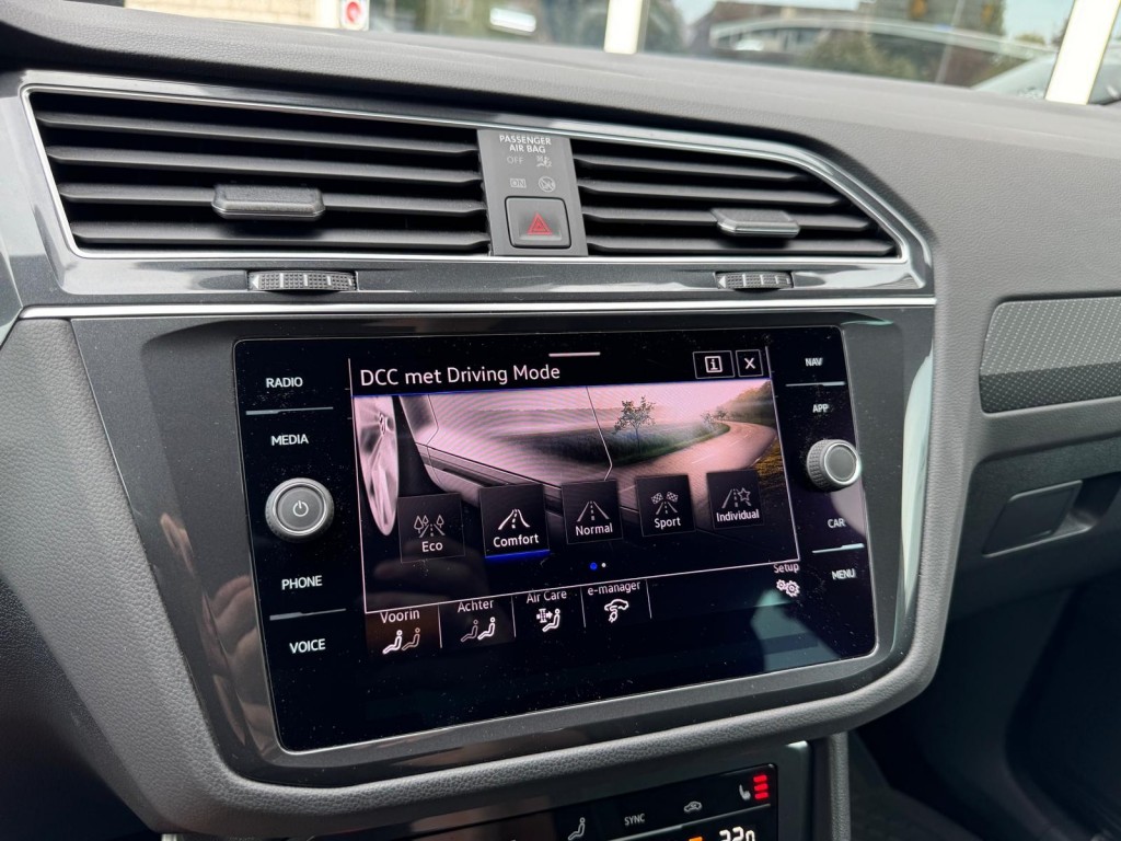 Volkswagen Tiguan Volkswagen Tiguan 1.4 TSI e-Hybrid R-line 245pk Trekhaak 360 Camera Stuur, Stoelverwarming HUD