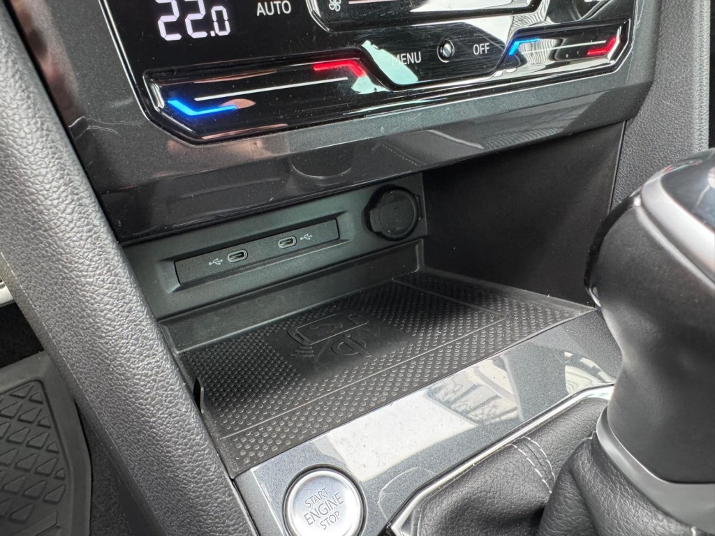 Volkswagen Tiguan Volkswagen Tiguan 1.4 TSI e-Hybrid R-line 245pk Trekhaak 360 Camera Stuur, Stoelverwarming HUD