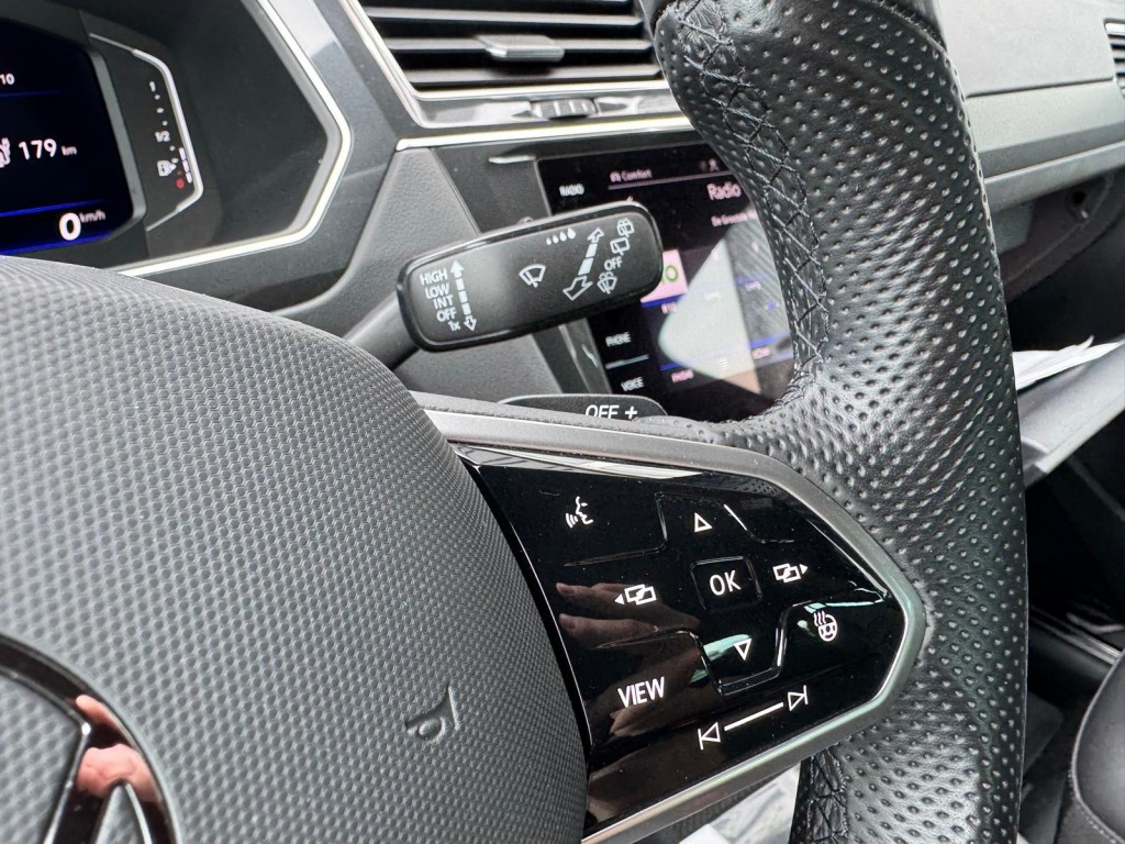 Volkswagen Tiguan Volkswagen Tiguan 1.4 TSI e-Hybrid R-line 245pk Trekhaak 360 Camera Stuur, Stoelverwarming HUD