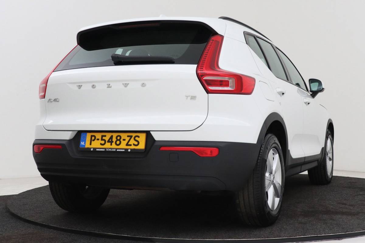 Volvo XC40 Volvo XC40 1.5 T2 Momentum Core | Uitklap Trekhaak | Org NL | Dealer Ond. | CarPlay |