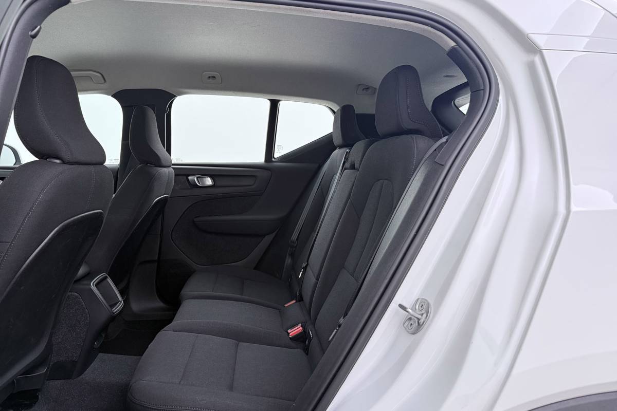 Volvo XC40 Volvo XC40 1.5 T2 Momentum Core | Uitklap Trekhaak | Org NL | Dealer Ond. | CarPlay |