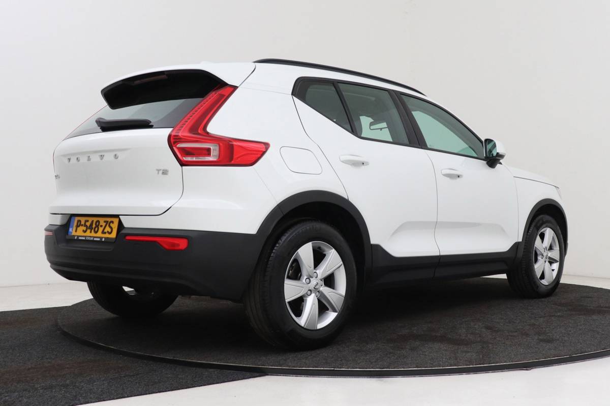 Volvo XC40 Volvo XC40 1.5 T2 Momentum Core | Uitklap Trekhaak | Org NL | Dealer Ond. | CarPlay |