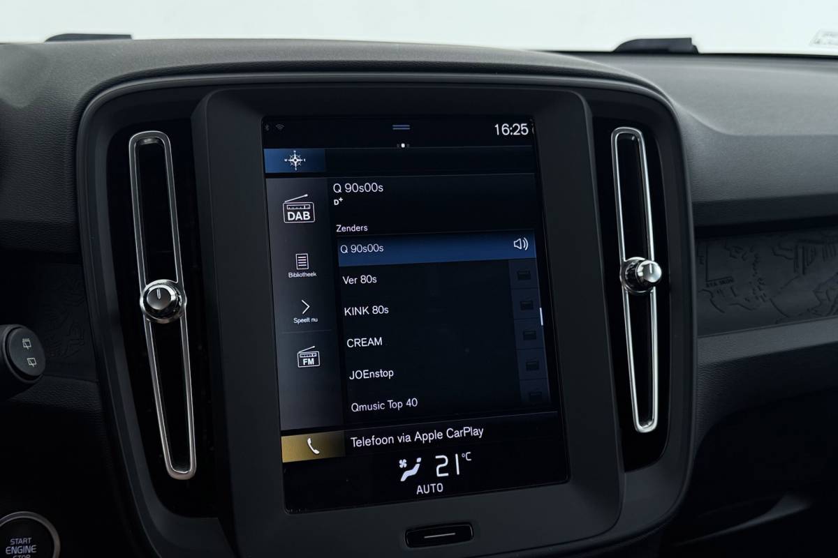 Volvo XC40 Volvo XC40 1.5 T2 Momentum Core | Uitklap Trekhaak | Org NL | Dealer Ond. | CarPlay |
