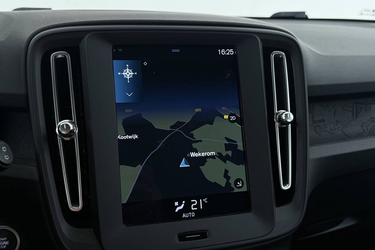 Volvo XC40 Volvo XC40 1.5 T2 Momentum Core | Uitklap Trekhaak | Org NL | Dealer Ond. | CarPlay |