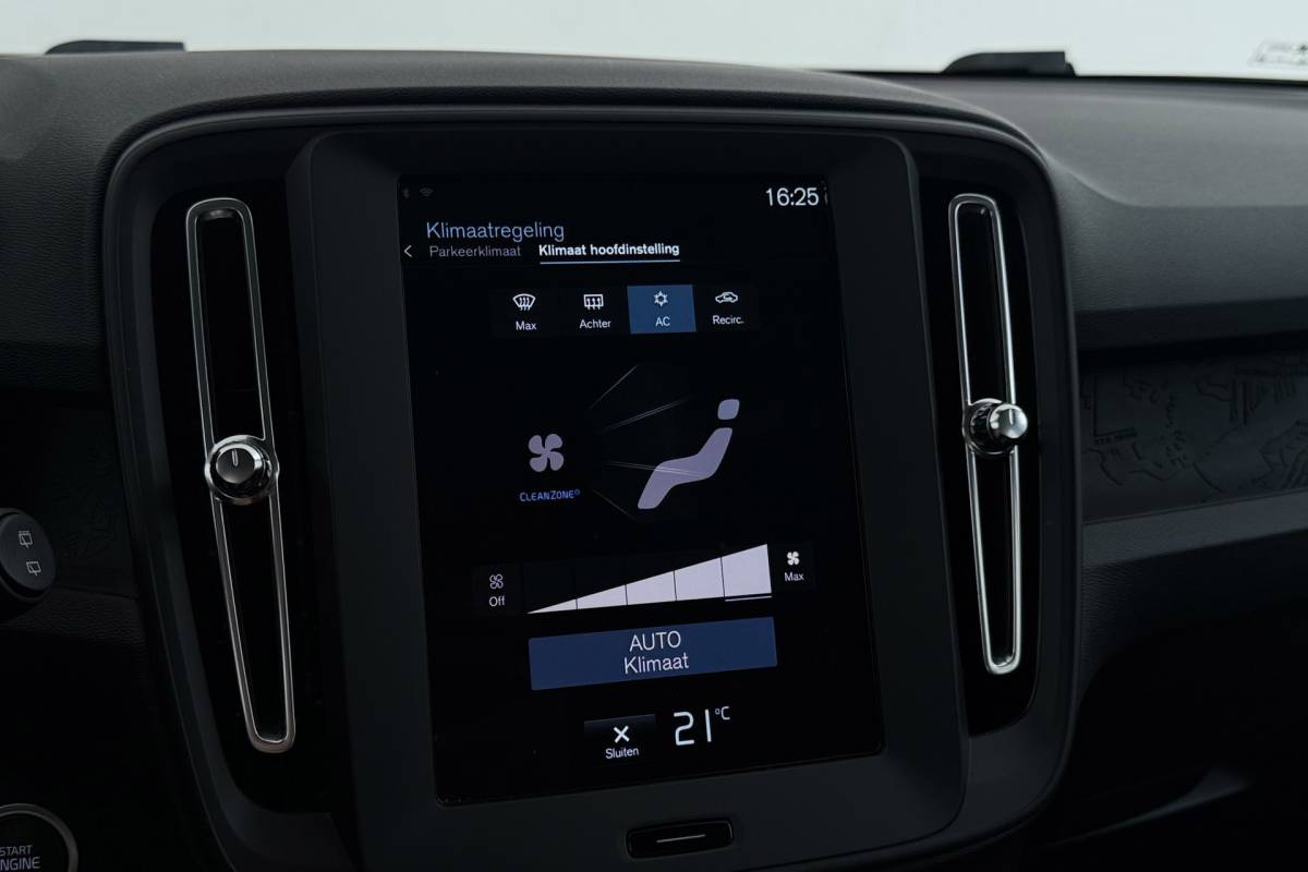 Volvo XC40 Volvo XC40 1.5 T2 Momentum Core | Uitklap Trekhaak | Org NL | Dealer Ond. | CarPlay |
