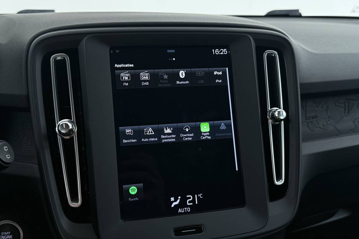 Volvo XC40 Volvo XC40 1.5 T2 Momentum Core | Uitklap Trekhaak | Org NL | Dealer Ond. | CarPlay |