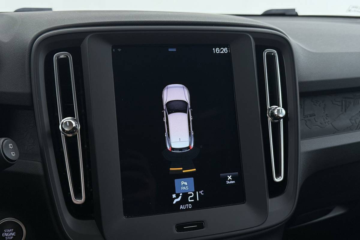 Volvo XC40 Volvo XC40 1.5 T2 Momentum Core | Uitklap Trekhaak | Org NL | Dealer Ond. | CarPlay |