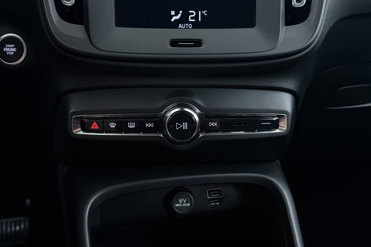 Volvo XC40 Volvo XC40 1.5 T2 Momentum Core | Uitklap Trekhaak | Org NL | Dealer Ond. | CarPlay |