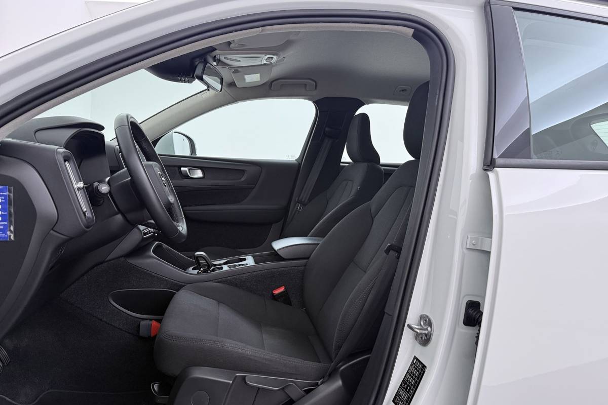 Volvo XC40 Volvo XC40 1.5 T2 Momentum Core | Uitklap Trekhaak | Org NL | Dealer Ond. | CarPlay |