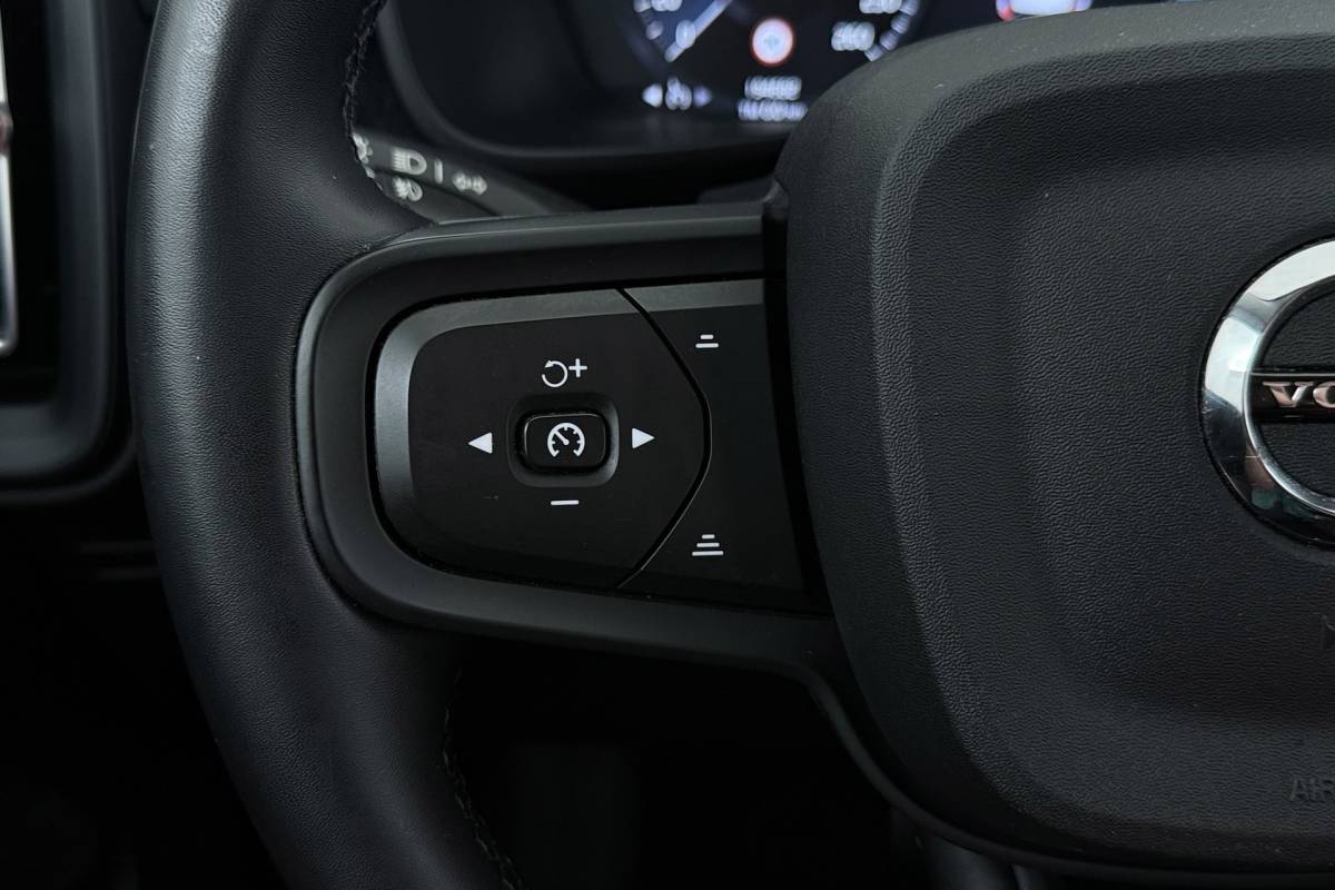 Volvo XC40 Volvo XC40 1.5 T2 Momentum Core | Uitklap Trekhaak | Org NL | Dealer Ond. | CarPlay |