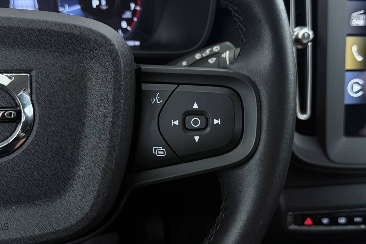 Volvo XC40 Volvo XC40 1.5 T2 Momentum Core | Uitklap Trekhaak | Org NL | Dealer Ond. | CarPlay |