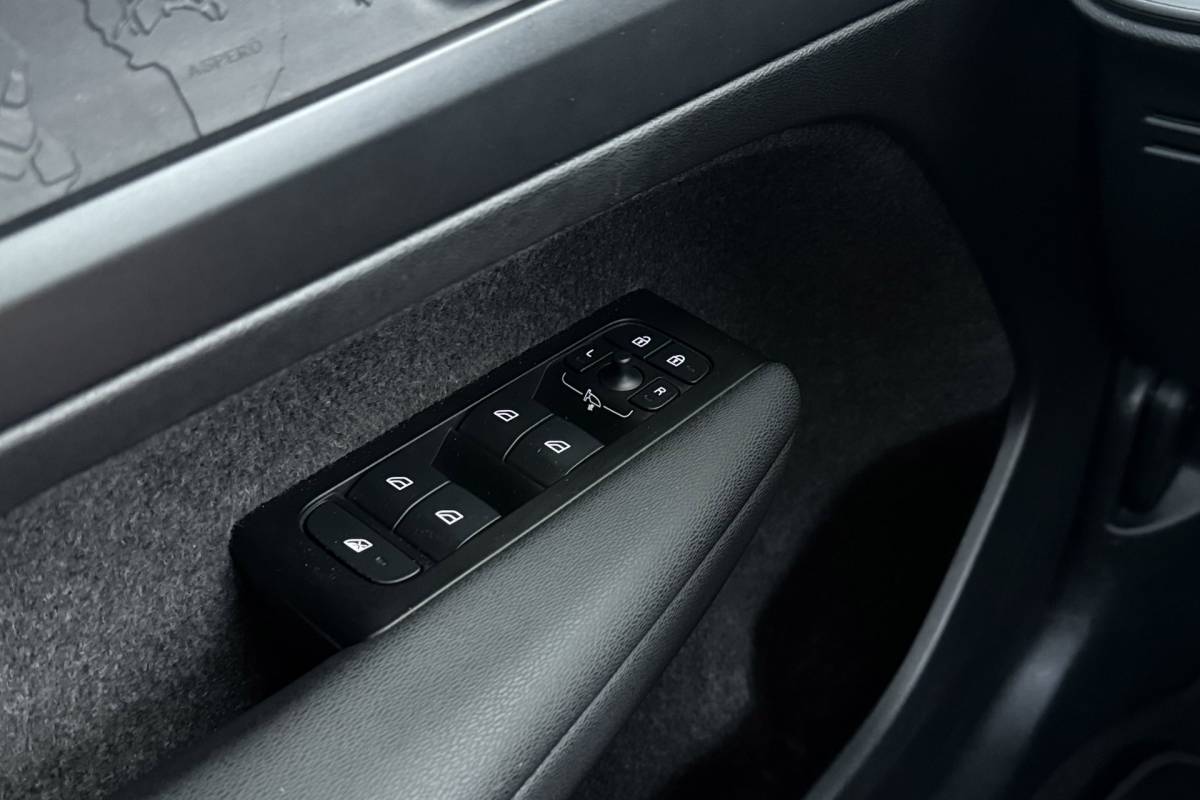 Volvo XC40 Volvo XC40 1.5 T2 Momentum Core | Uitklap Trekhaak | Org NL | Dealer Ond. | CarPlay |
