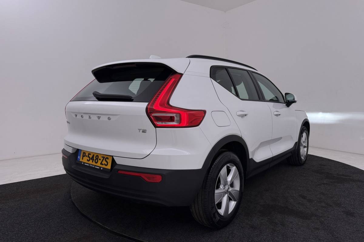 Volvo XC40 Volvo XC40 1.5 T2 Momentum Core | Uitklap Trekhaak | Org NL | Dealer Ond. | CarPlay |