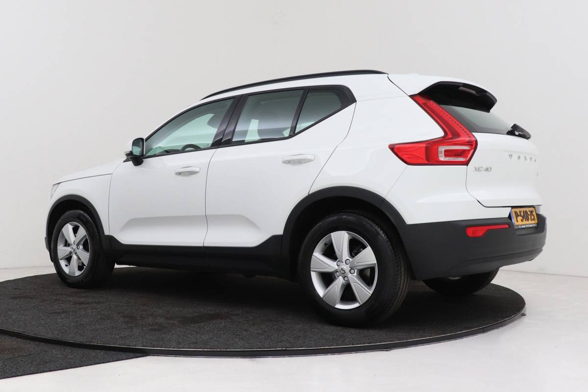 Volvo XC40 Volvo XC40 1.5 T2 Momentum Core | Uitklap Trekhaak | Org NL | Dealer Ond. | CarPlay |
