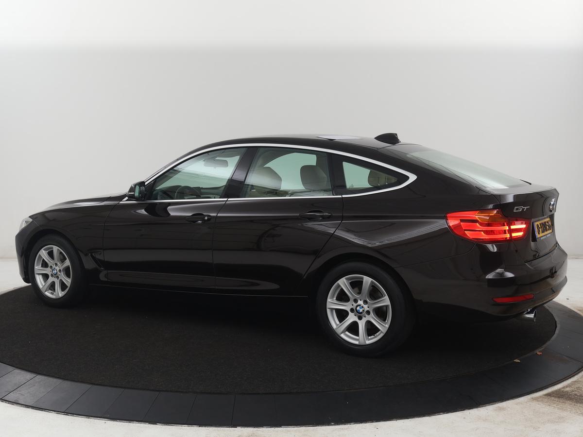 BMW 3 Serie BMW 3-serie Gran Turismo 320i High Executive | Leder | Cruise control | Stoelverwarming |  Climate control | Camera | Park assist | Navigatie | Bluetooth | Elektrische achterklep