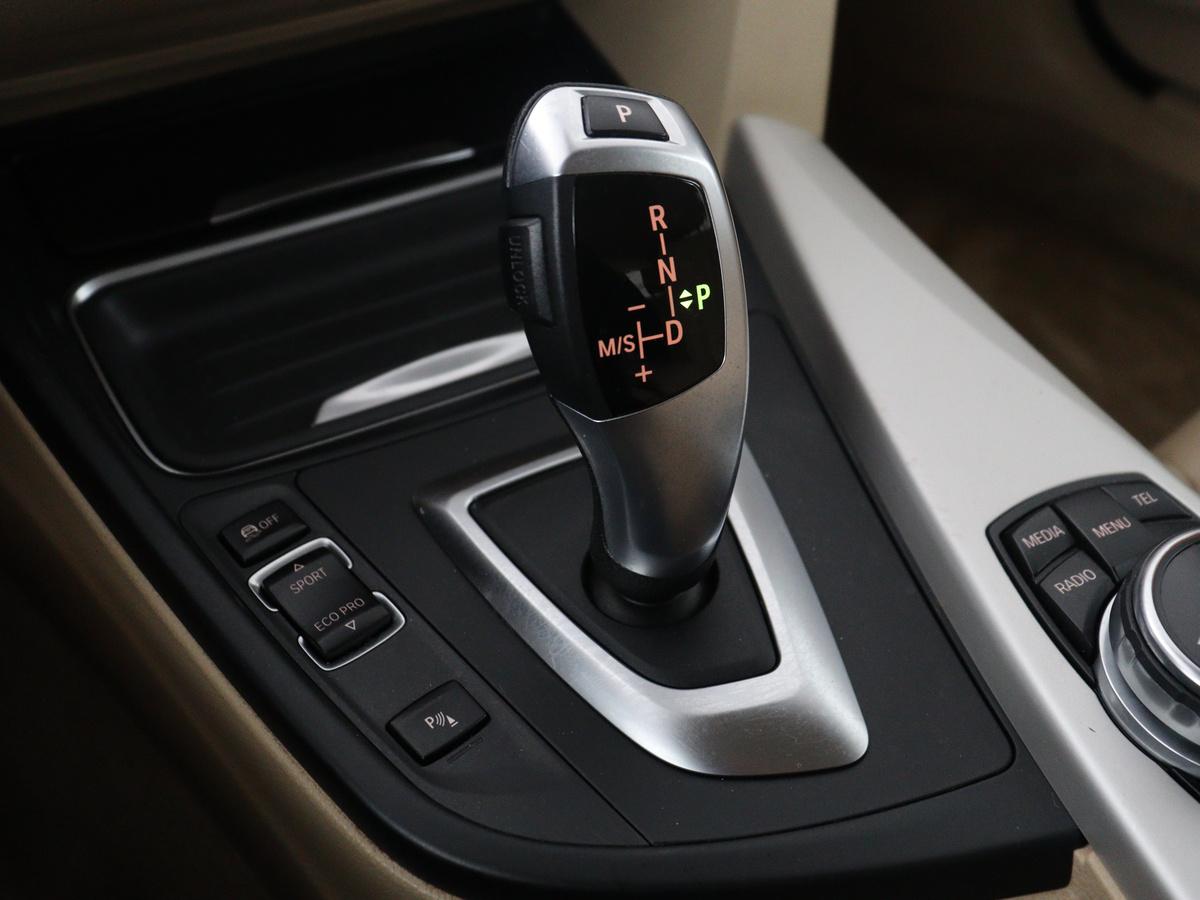 BMW 3 Serie BMW 3-serie Gran Turismo 320i High Executive | Leder | Cruise control | Stoelverwarming |  Climate control | Camera | Park assist | Navigatie | Bluetooth | Elektrische achterklep
