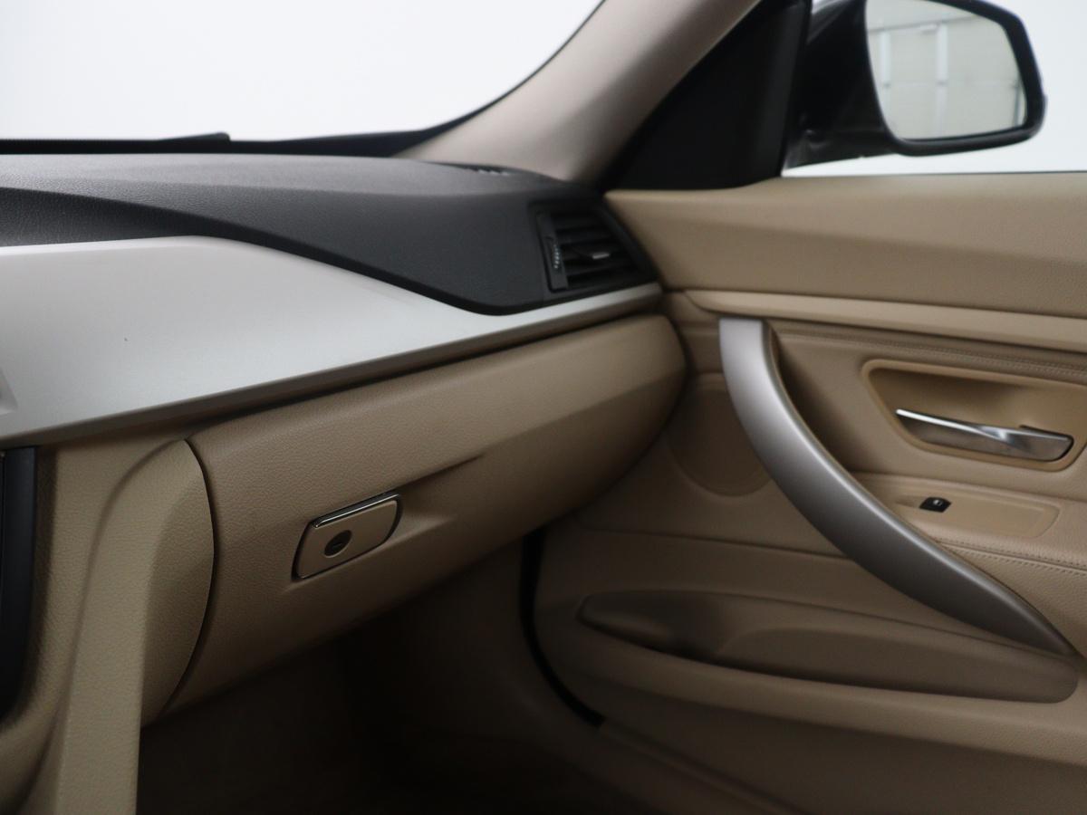 BMW 3 Serie BMW 3-serie Gran Turismo 320i High Executive | Leder | Cruise control | Stoelverwarming |  Climate control | Camera | Park assist | Navigatie | Bluetooth | Elektrische achterklep