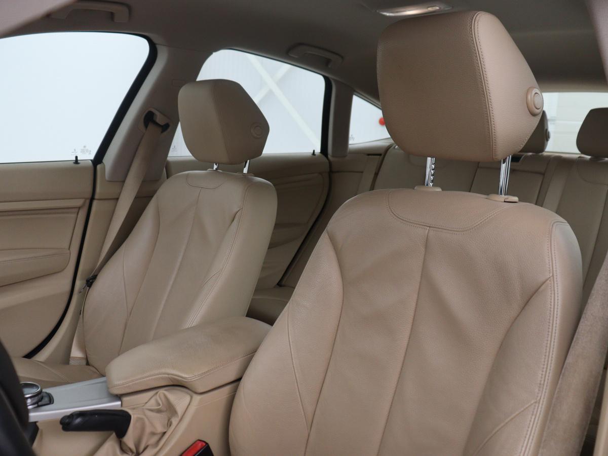 BMW 3 Serie BMW 3-serie Gran Turismo 320i High Executive | Leder | Cruise control | Stoelverwarming |  Climate control | Camera | Park assist | Navigatie | Bluetooth | Elektrische achterklep
