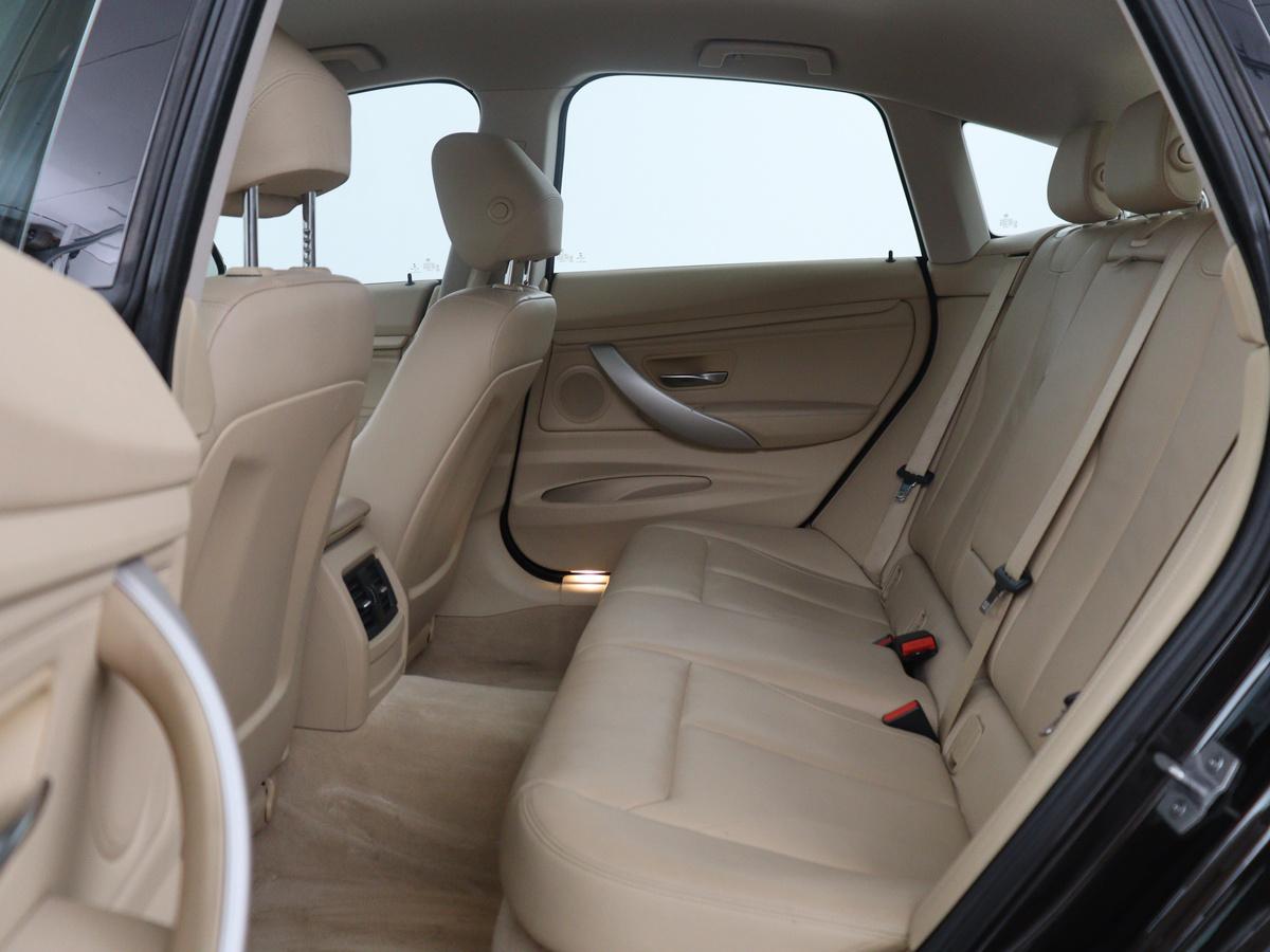 BMW 3 Serie BMW 3-serie Gran Turismo 320i High Executive | Leder | Cruise control | Stoelverwarming |  Climate control | Camera | Park assist | Navigatie | Bluetooth | Elektrische achterklep