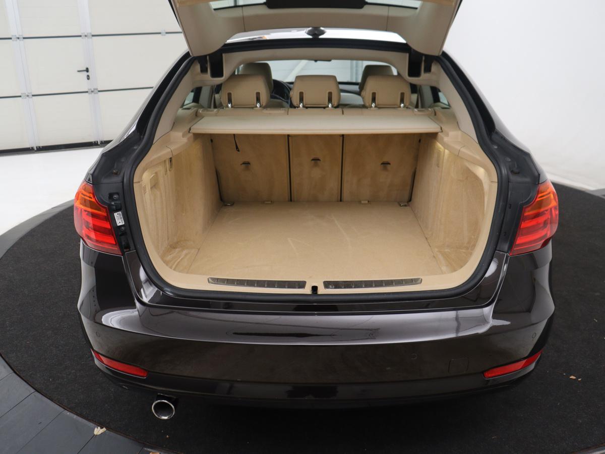 BMW 3 Serie BMW 3-serie Gran Turismo 320i High Executive | Leder | Cruise control | Stoelverwarming |  Climate control | Camera | Park assist | Navigatie | Bluetooth | Elektrische achterklep