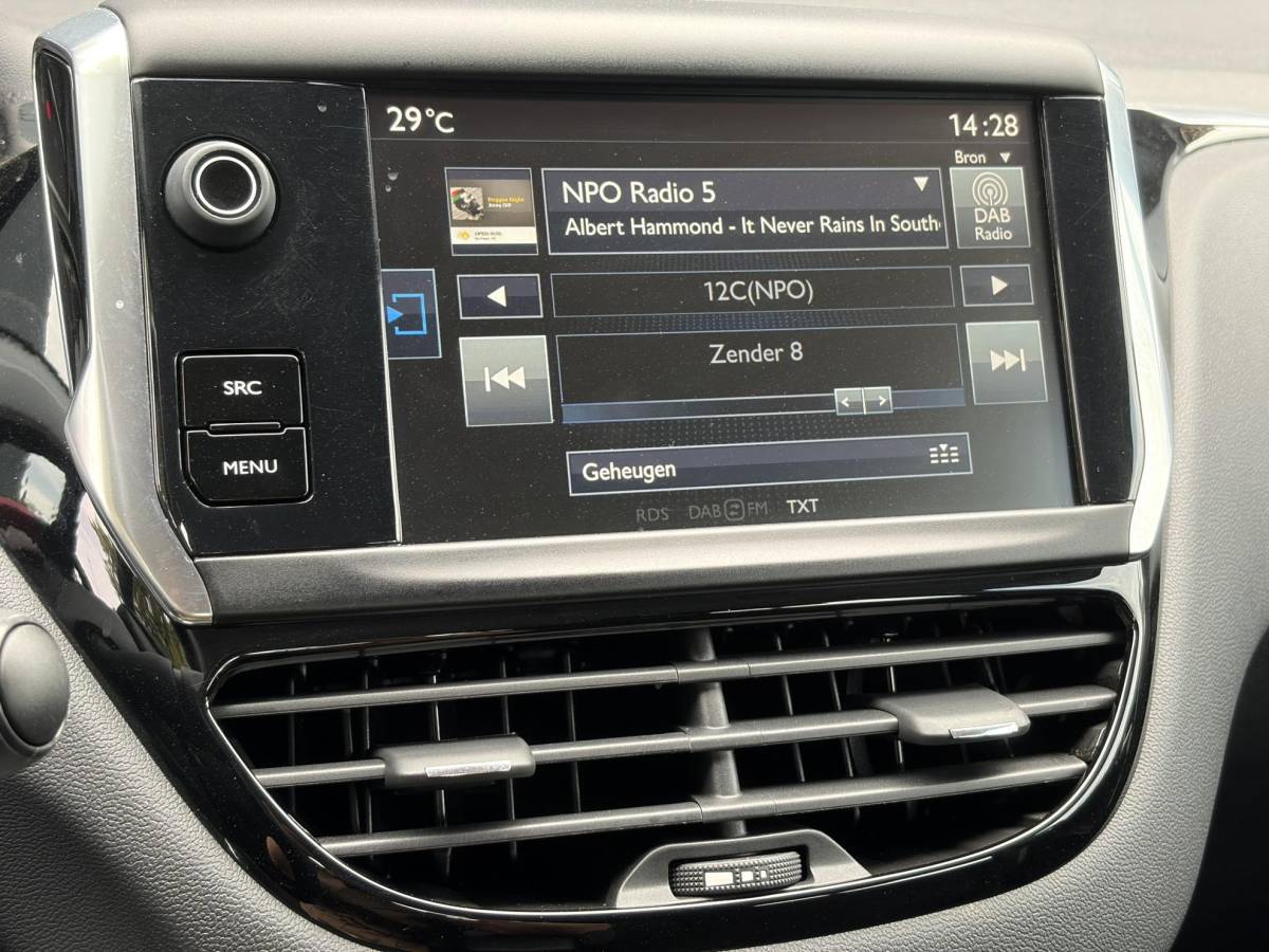 Peugeot 208 Peugeot 208 1.2 PureTech Blue Lion ✓D-riem vv in 2025✓1e Eigenaar✓Navi✓Carplay✓Trekhaak✓Recent beurt gehad✓Airco✓Cruise✓5 Deurs✓Pdc✓N.A.P✓Apk tot 03-2027