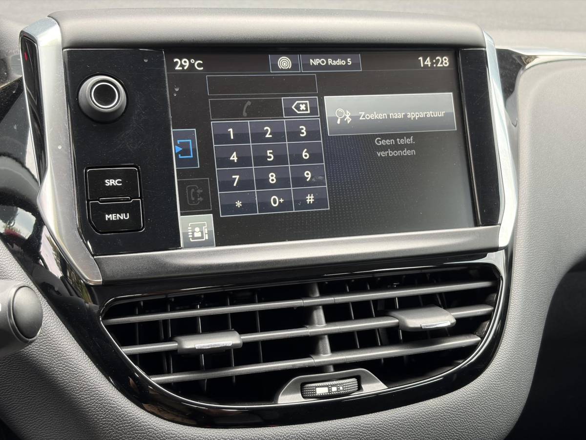 Peugeot 208 Peugeot 208 1.2 PureTech Blue Lion ✓D-riem vv in 2025✓1e Eigenaar✓Navi✓Carplay✓Trekhaak✓Recent beurt gehad✓Airco✓Cruise✓5 Deurs✓Pdc✓N.A.P✓Apk tot 03-2027