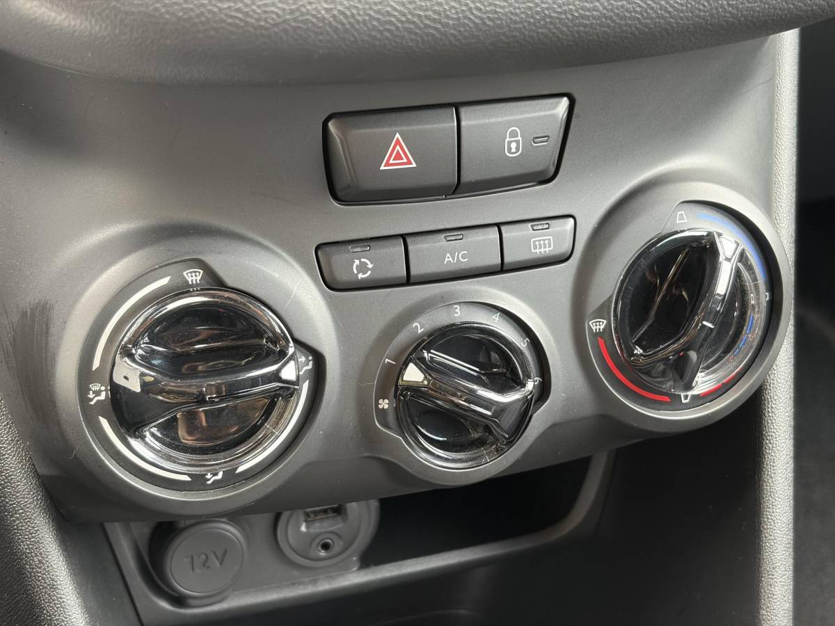 Peugeot 208 Peugeot 208 1.2 PureTech Blue Lion ✓D-riem vv in 2025✓1e Eigenaar✓Navi✓Carplay✓Trekhaak✓Recent beurt gehad✓Airco✓Cruise✓5 Deurs✓Pdc✓N.A.P✓Apk tot 03-2027